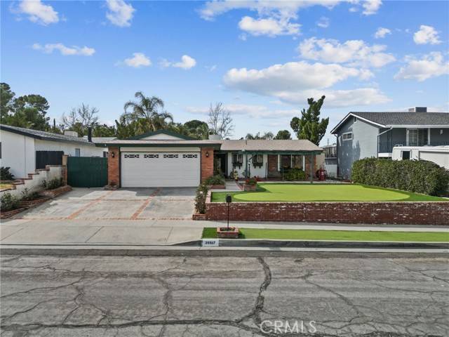 Newhall, CA 91321,26517 Torreypines DR