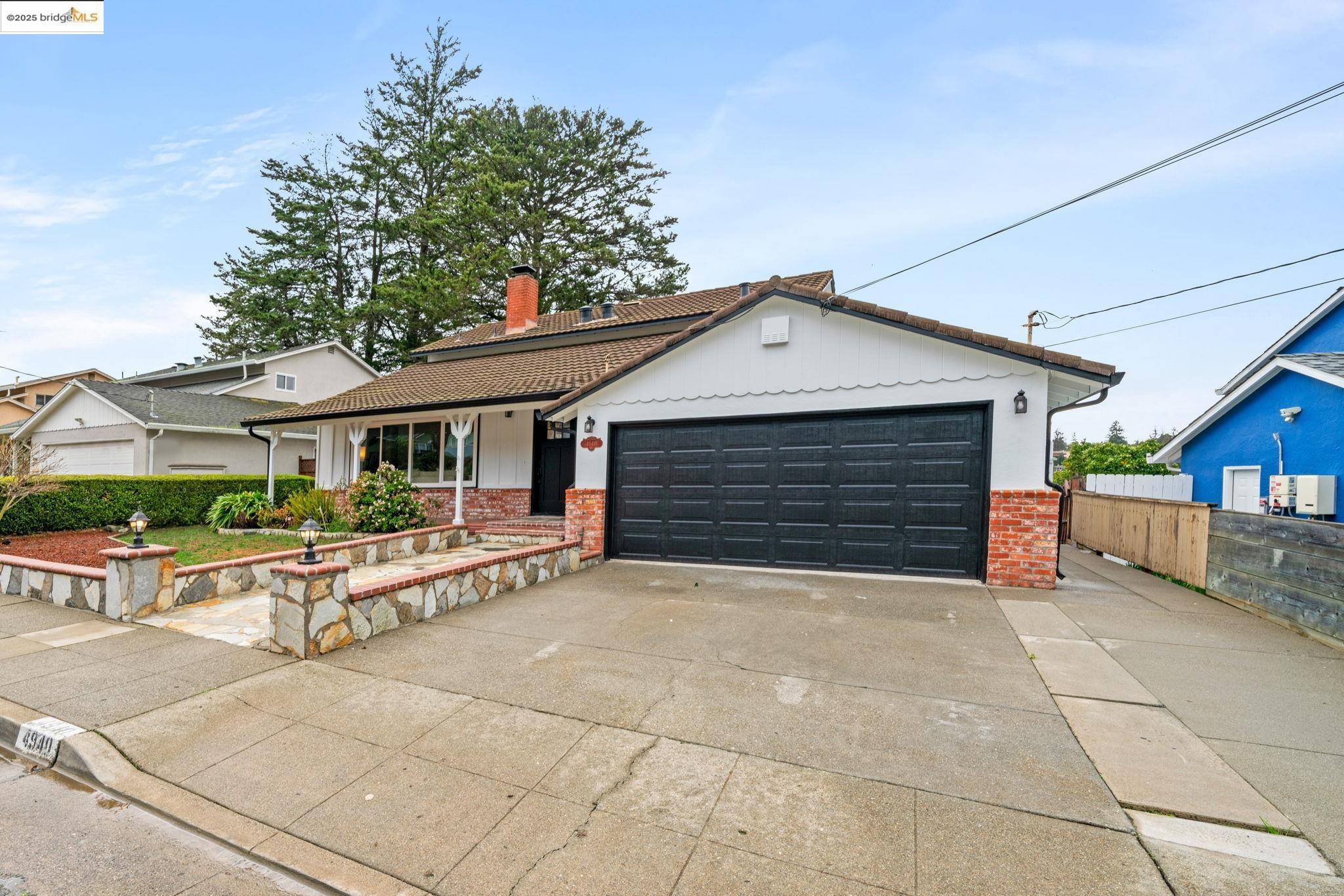 Oakland, CA 94605,4940 Stacy St.