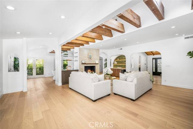 Sherman Oaks, CA 91403,3713 Royal Woods DR