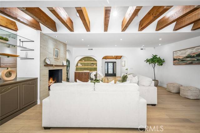 Sherman Oaks, CA 91403,3713 Royal Woods DR