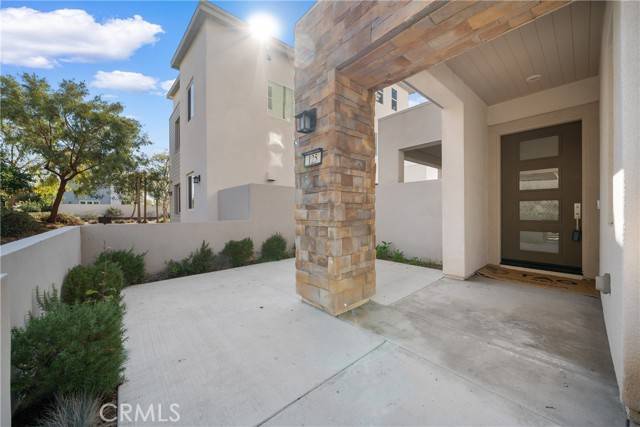 Irvine, CA 92618,125 Spiral