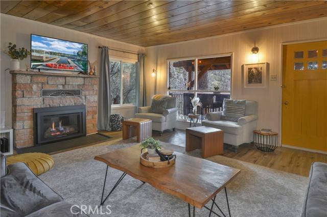 Lake Arrowhead, CA 92352,526 Dover CT