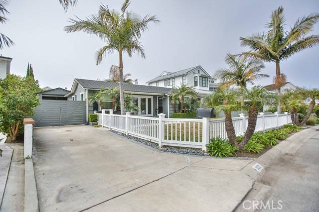 Newport Beach, CA 92663,309 Kings PL