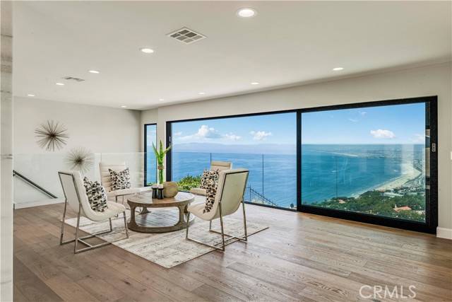 Palos Verdes Estates, CA 90274,880 Via Del Monte