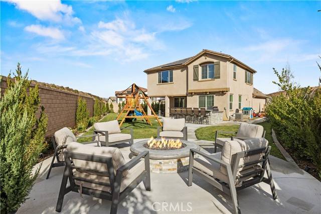 Simi Valley, CA 93065,106 Redwood Grove CT