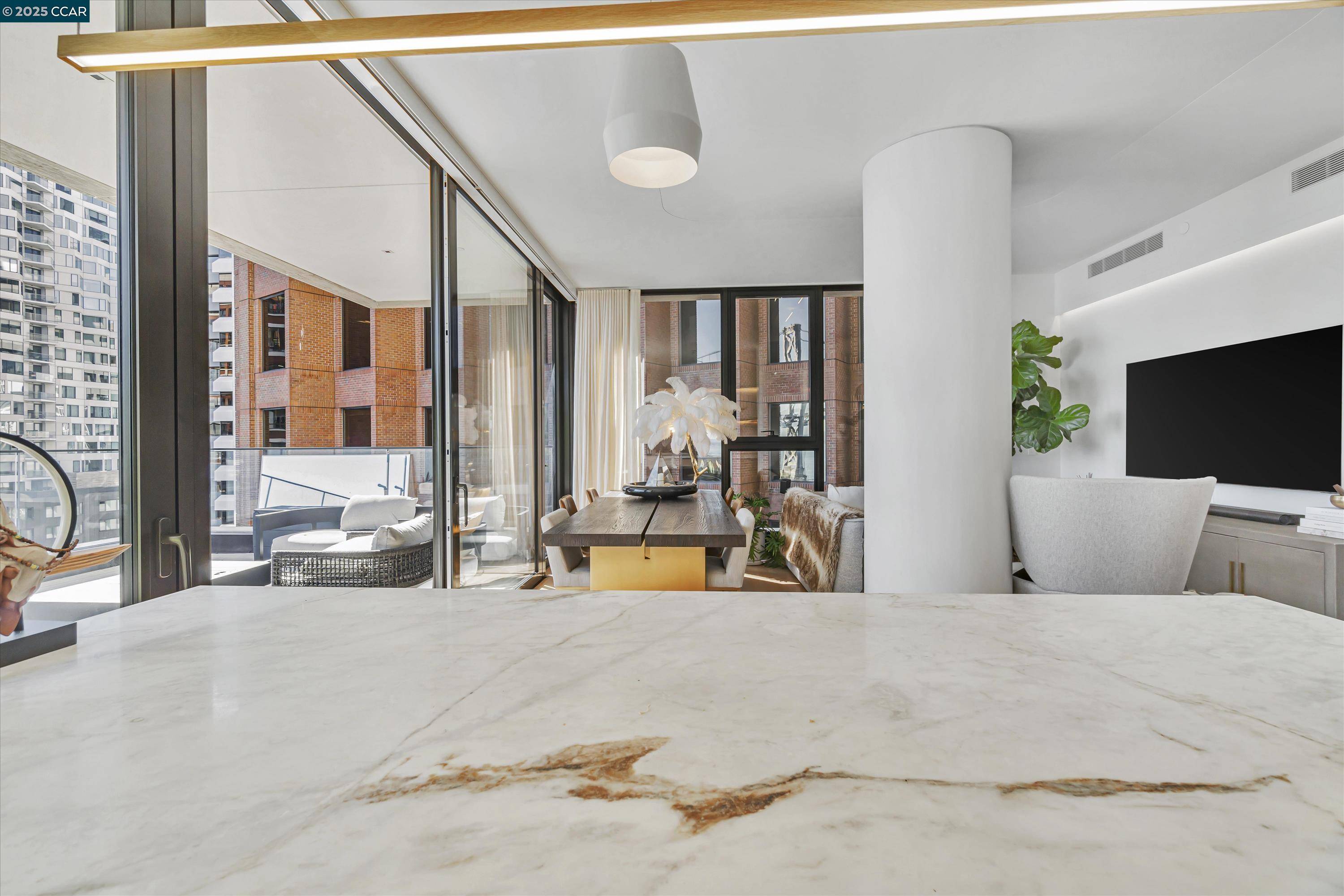 San Francisco, CA 94105,1 Steuart Ln 1103