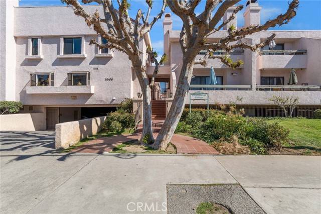 Chatsworth, CA 91311,9906 Owensmouth AVE 2