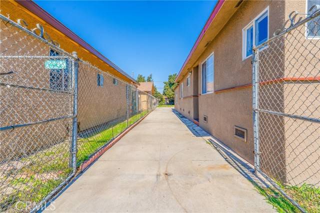 Lynwood, CA 90262,3557 Palm AVE