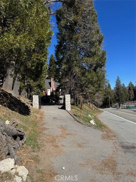 Lake Arrowhead, CA 92352,283 Walnut DR