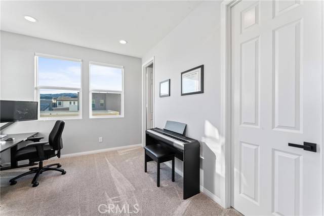 Valencia, CA 91381,27468 Pioneer CT