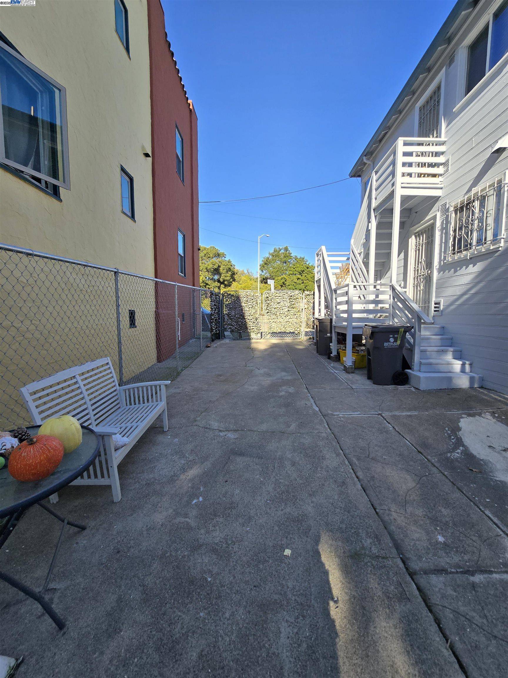 Oakland, CA 94602,3225 Beaumont Ave 3233