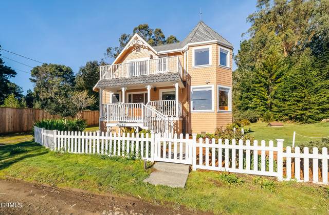Mendocino, CA 95460,45180 Headlands DR