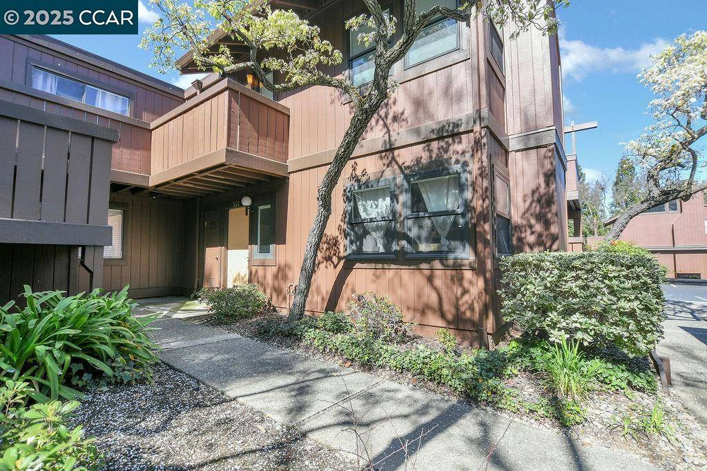 Pleasant Hill, CA 94523-1223,896 Camelback PL