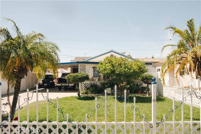 South Gate, CA 90280,8945 San Antonio AVE