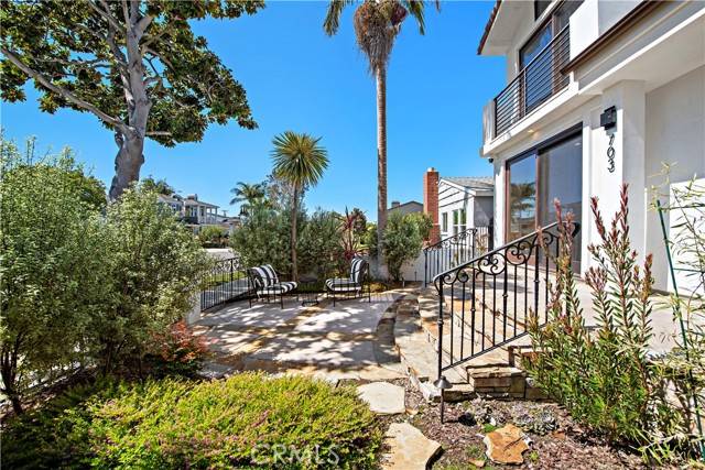 Corona Del Mar, CA 92625,703 Larkspur AVE