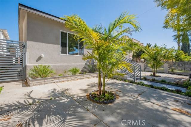 Los Angeles, CA 90027,1832 N Alexandria AVE