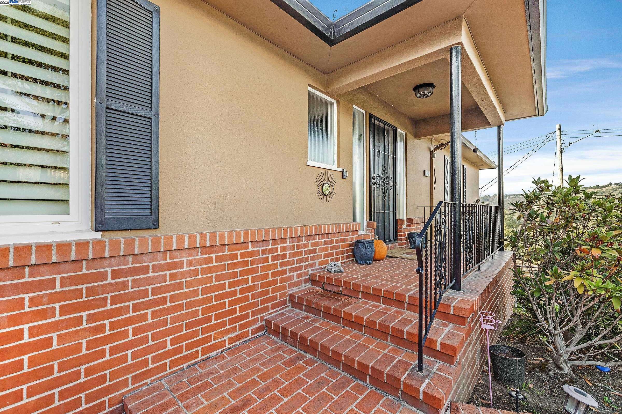 San Leandro, CA 94577,1301 E Juana Ave
