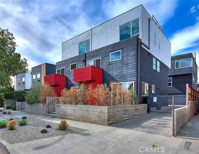 Los Angeles, CA 90016,2925 S Cloverdale AVE
