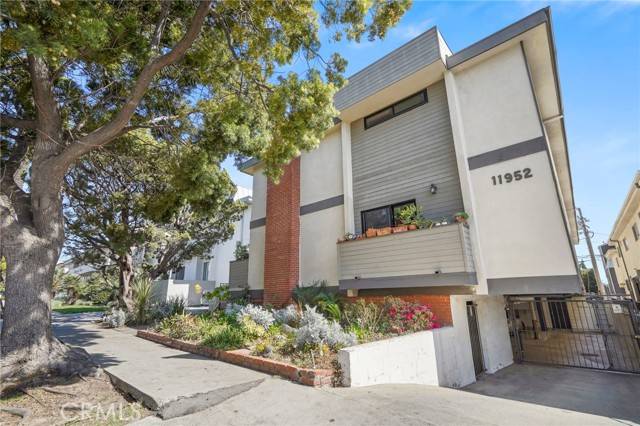 Los Angeles, CA 90049,11952 Darlington AVE 6