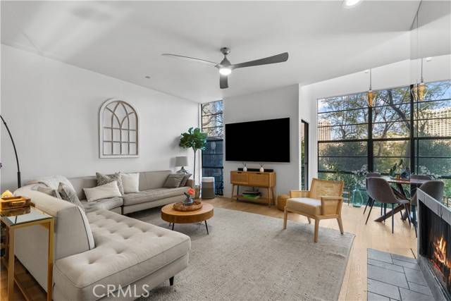 Los Angeles, CA 90068,3880 Fredonia DR D