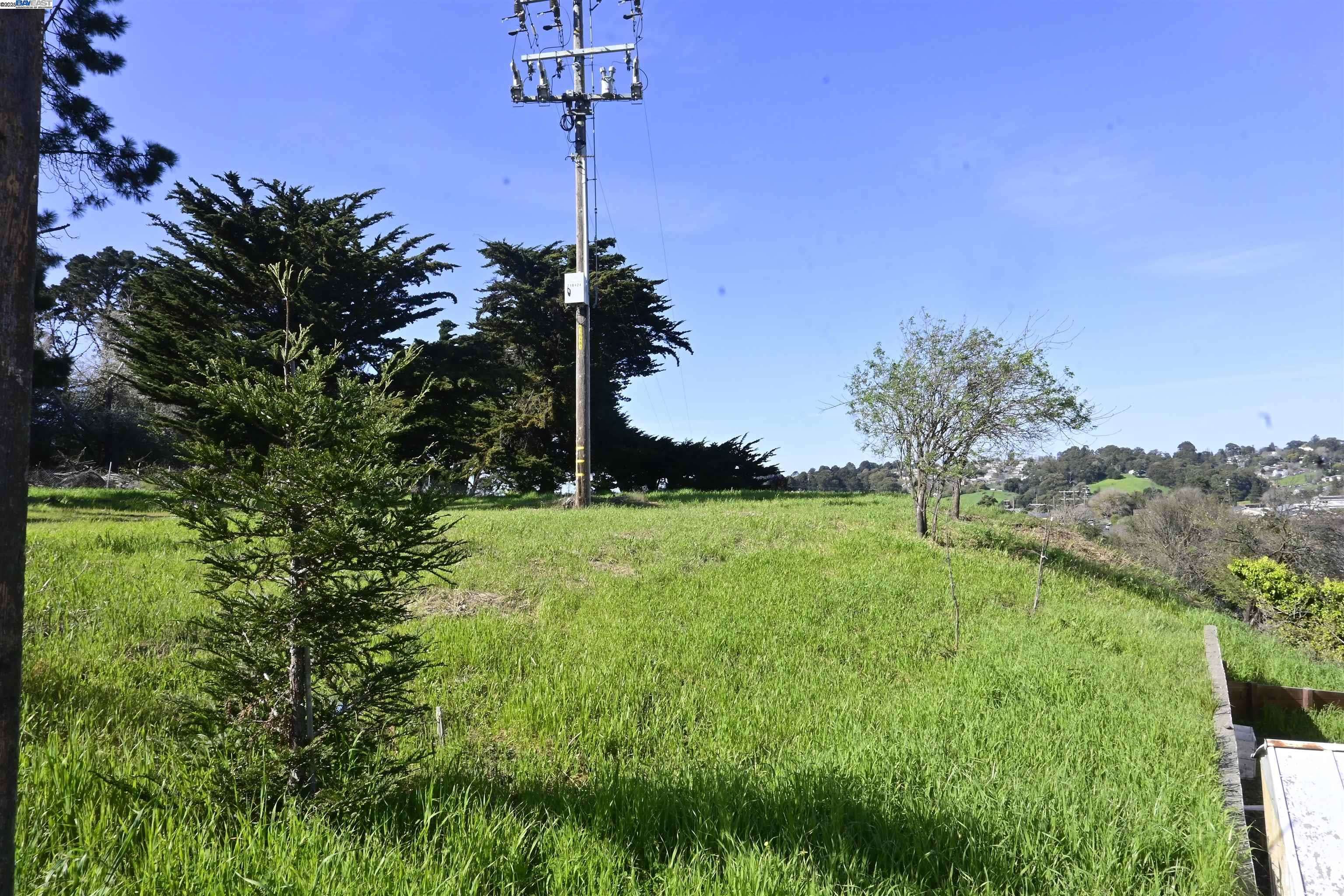 El Sobrante, CA 94803,3944 La Cima Rd