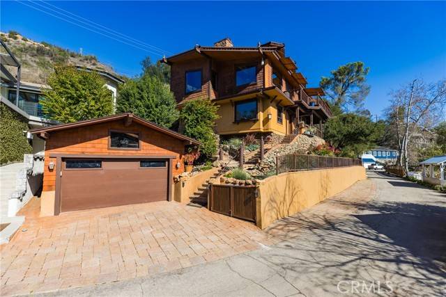 Agoura Hills, CA 91301,2106 Lakeshore DR