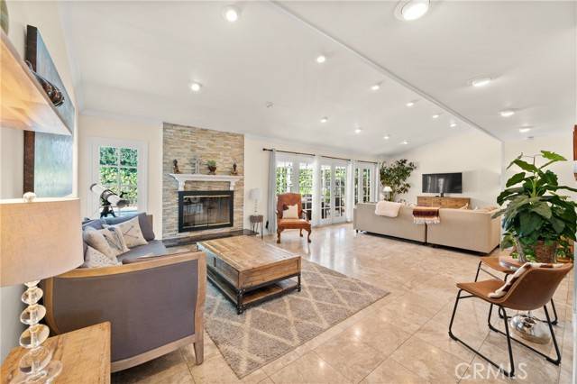 Woodland Hills, CA 91367,6045 Sausalito AVE