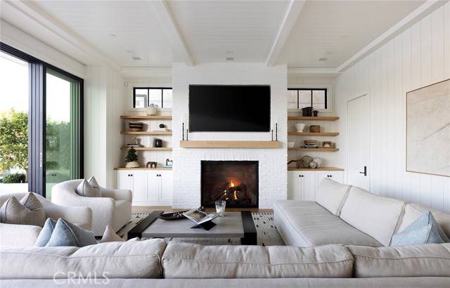 Newport Beach, CA 92660,624 Harbor Island DR