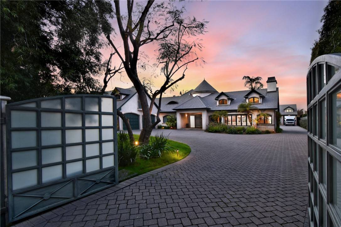 Sherman Oaks, CA 91401,13157 Chandler BLD