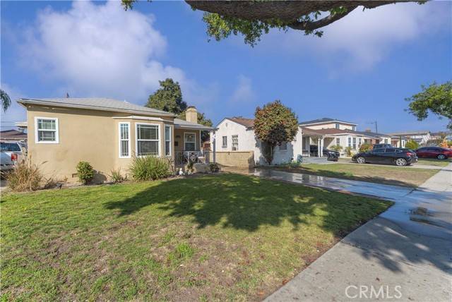 South Gate, CA 90280,10305 Hildreth AVE