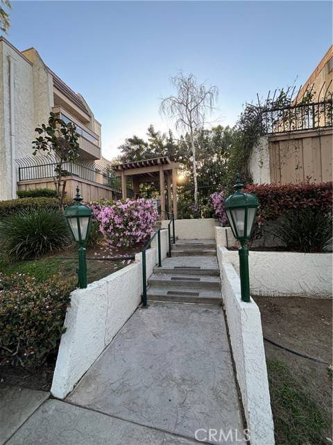 Encino, CA 91316,5533 Edward E Horton LN 3