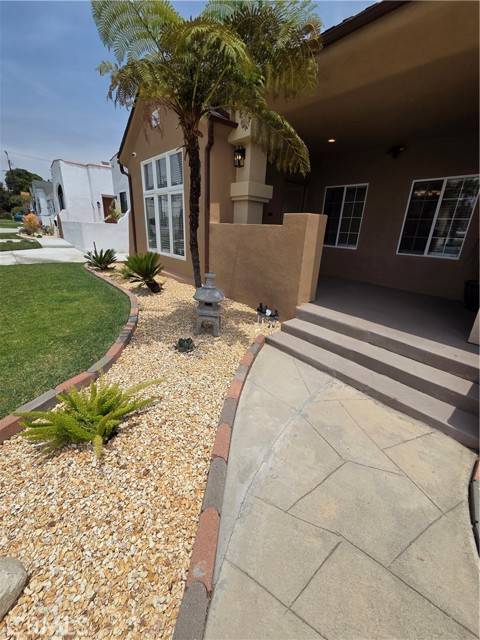 Los Angeles, CA 90043,5516 S Rimpau BLD