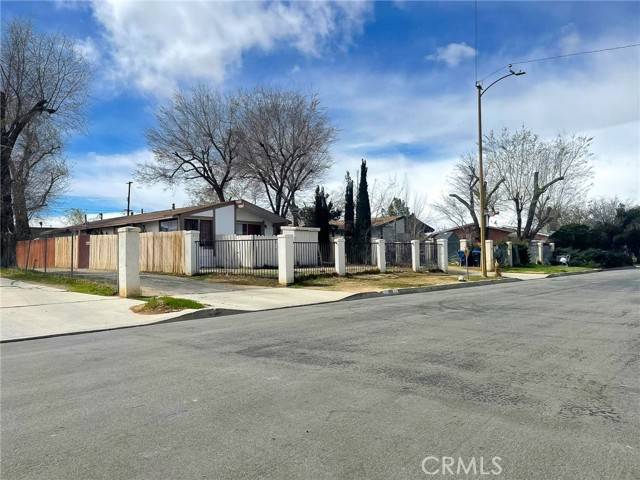 Lancaster, CA 93534,314 -316 W Avenue J13