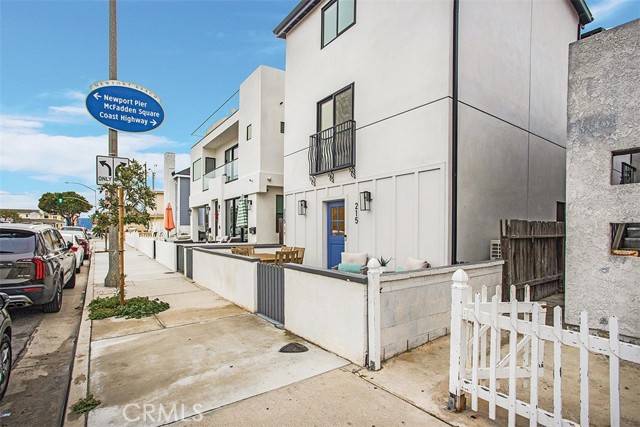 Newport Beach, CA 92663,215 32nd ST