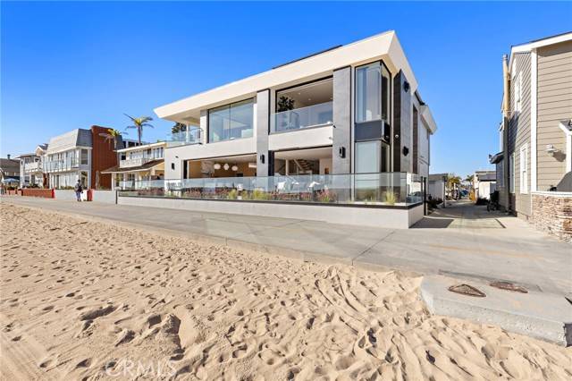 Newport Beach, CA 92661,706 W Oceanfront