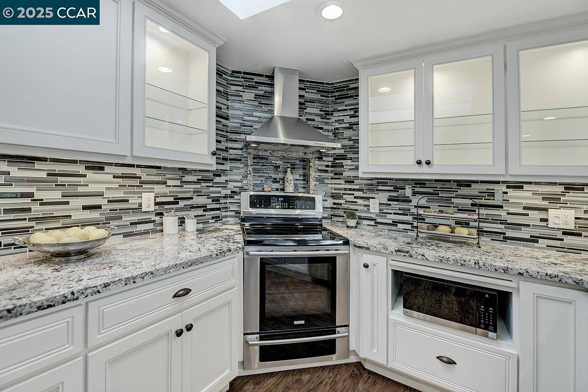 Walnut Creek, CA 94595,1232 Skycrest Dr 9