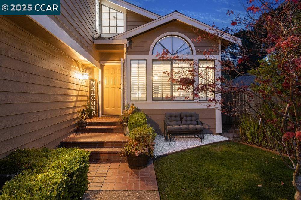 Martinez, CA 94553,2306 Banbury LOOP