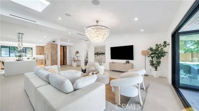 Tarzana, CA 91356,18829 Paseo Nuevo DR