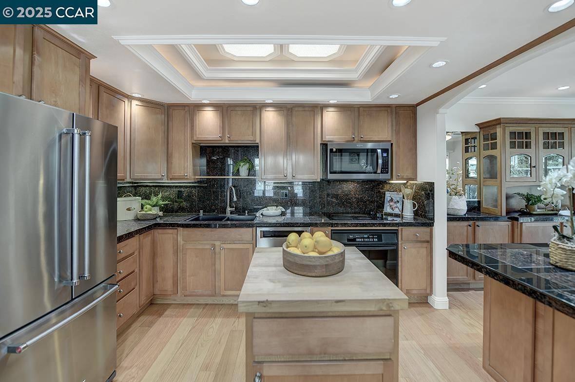 Walnut Creek, CA 94595,1900 Golden Rain Rd 2