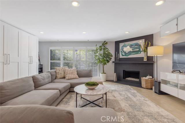 Sherman Oaks, CA 91423,4455 Fulton AVE 4