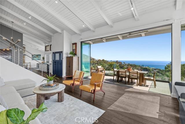Laguna Beach, CA 92651,31452 Holly DR