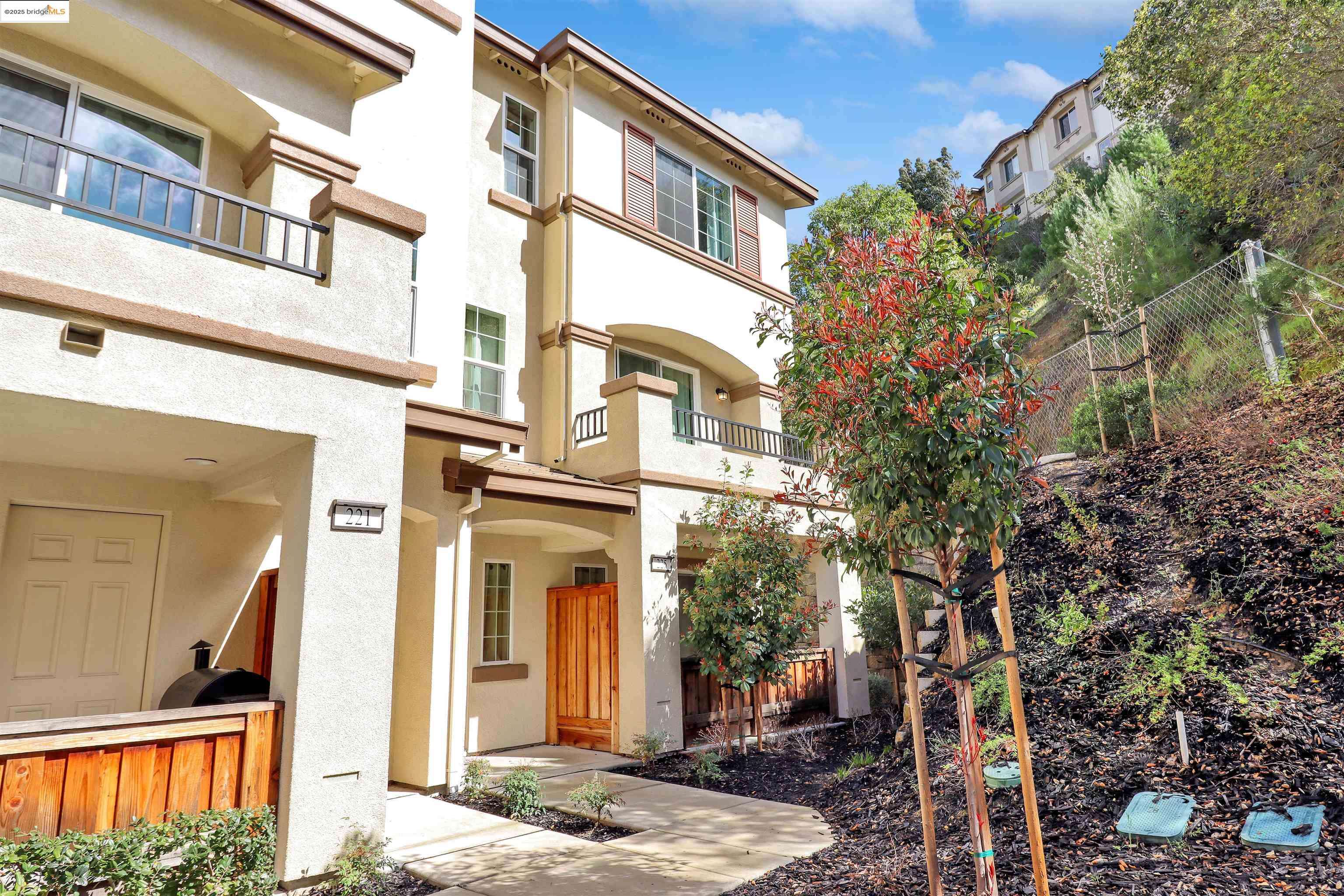 Martinez, CA 94553,225 Laurel Knoll Dr