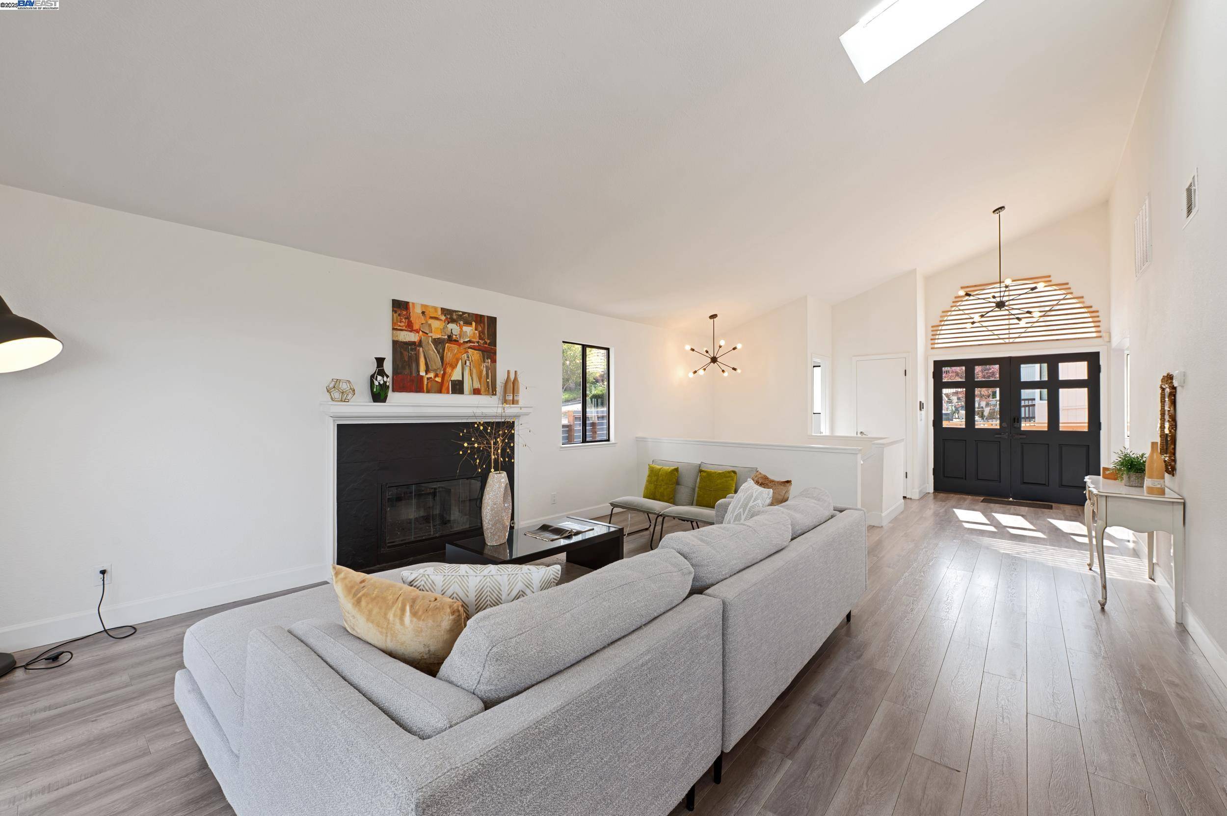 Oakland, CA 94619,4384 Redwood Rd