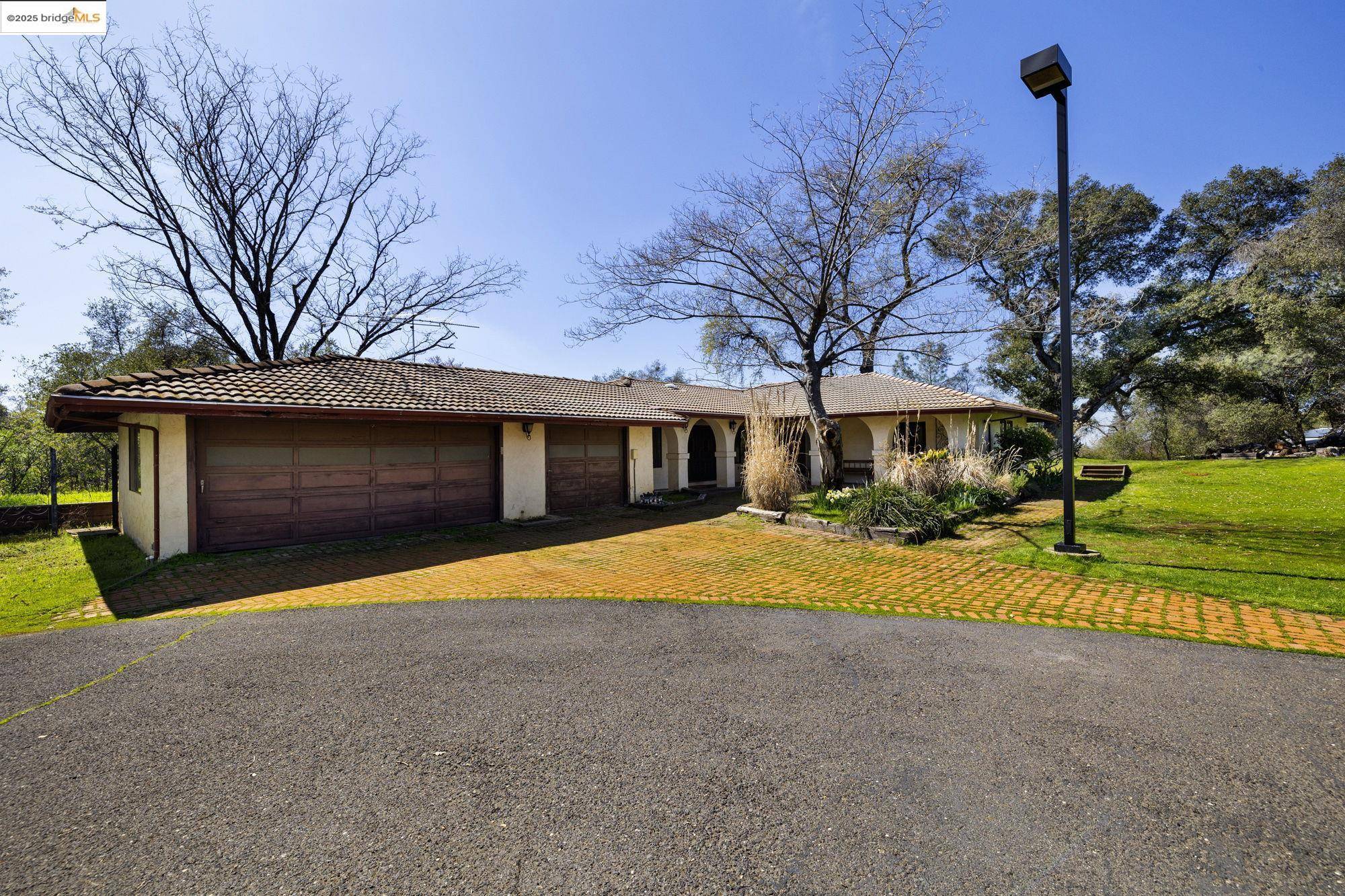 Columbia, CA 95310,23298 Columbia Springs Ln.