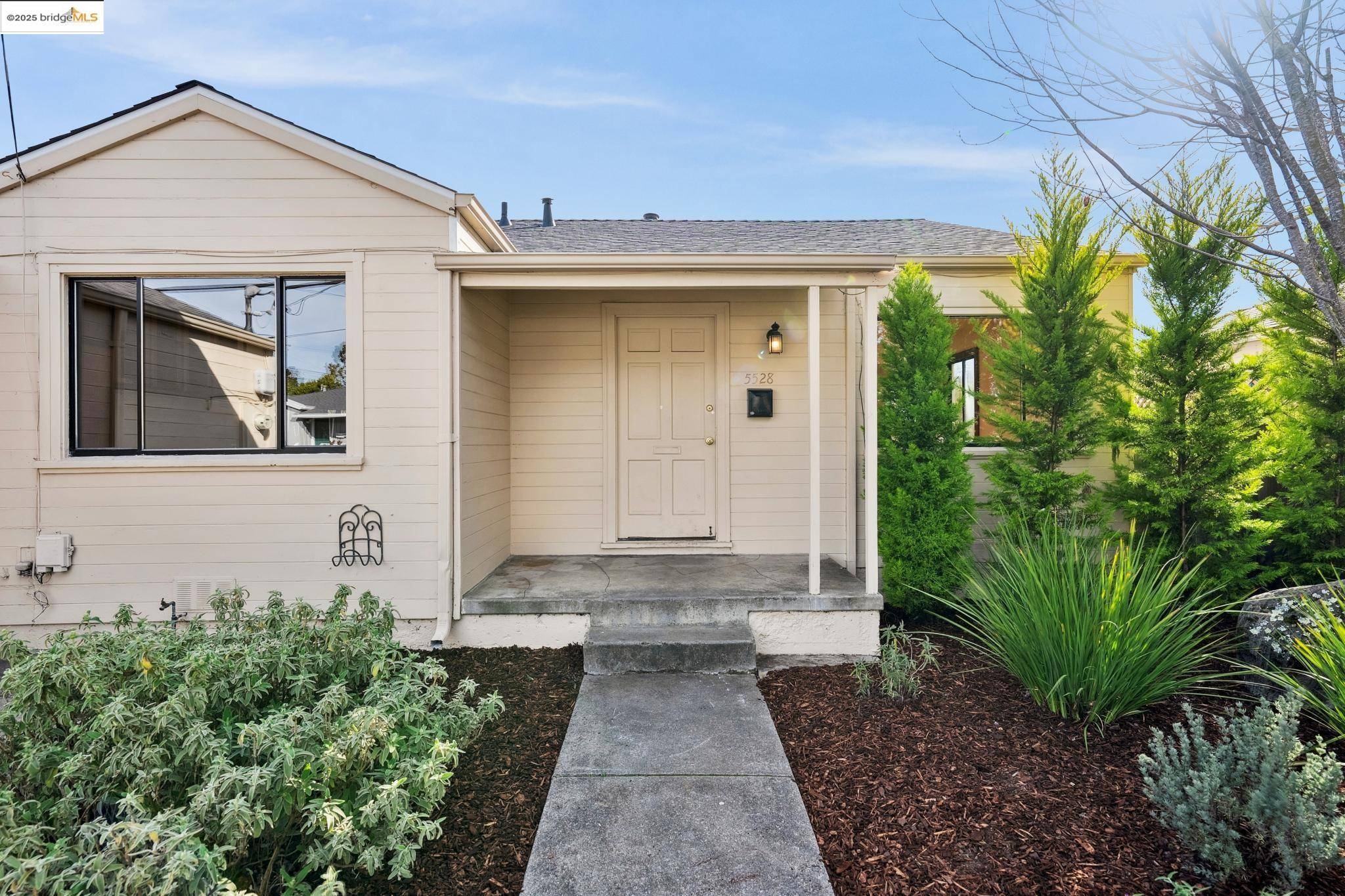 Richmond, CA 94805,5528 Solano Ave