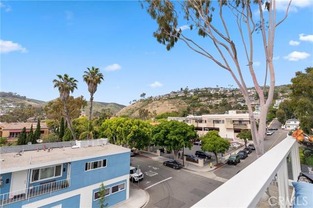 Laguna Beach, CA 92651,377 Mermaid ST 4