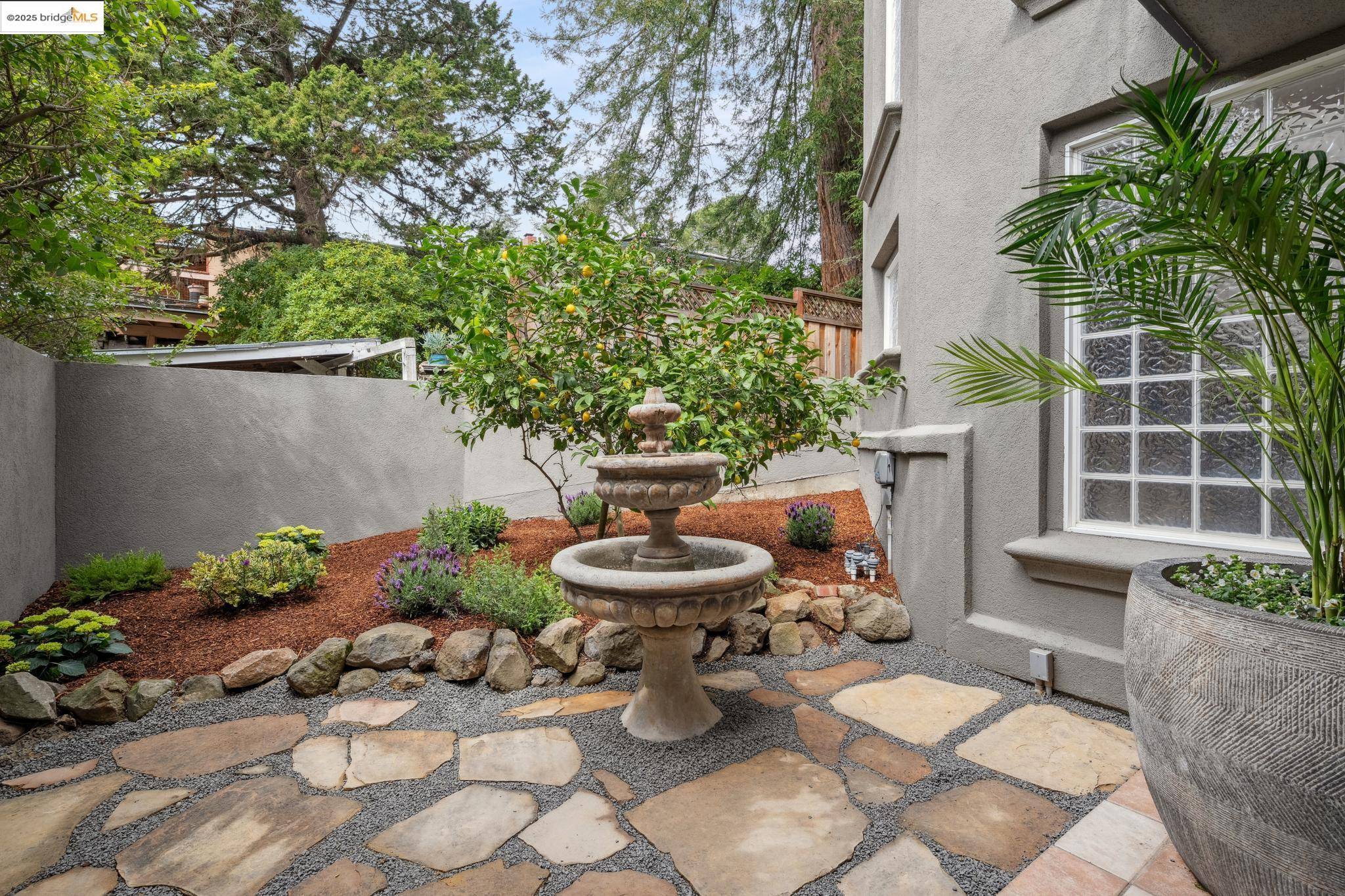 Oakland, CA 94611,2710 Chelsea Dr