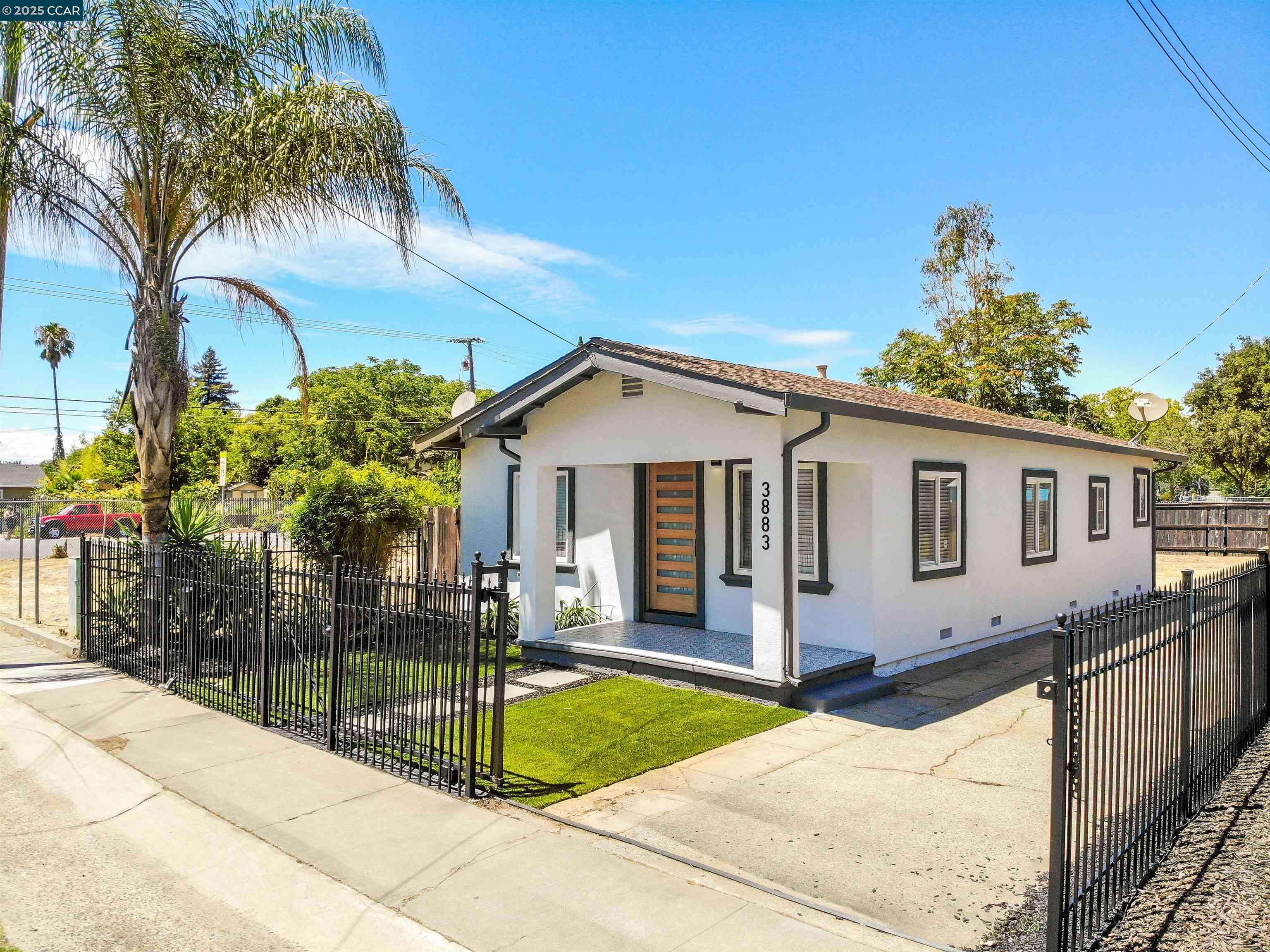 Sacramento, CA 95817,3883 12Th Ave