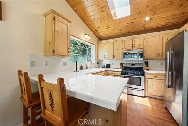 Running Springs, CA 92382,31505 Circle View Dr