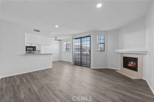 Burbank, CA 91505,526 N Hollywood WAY